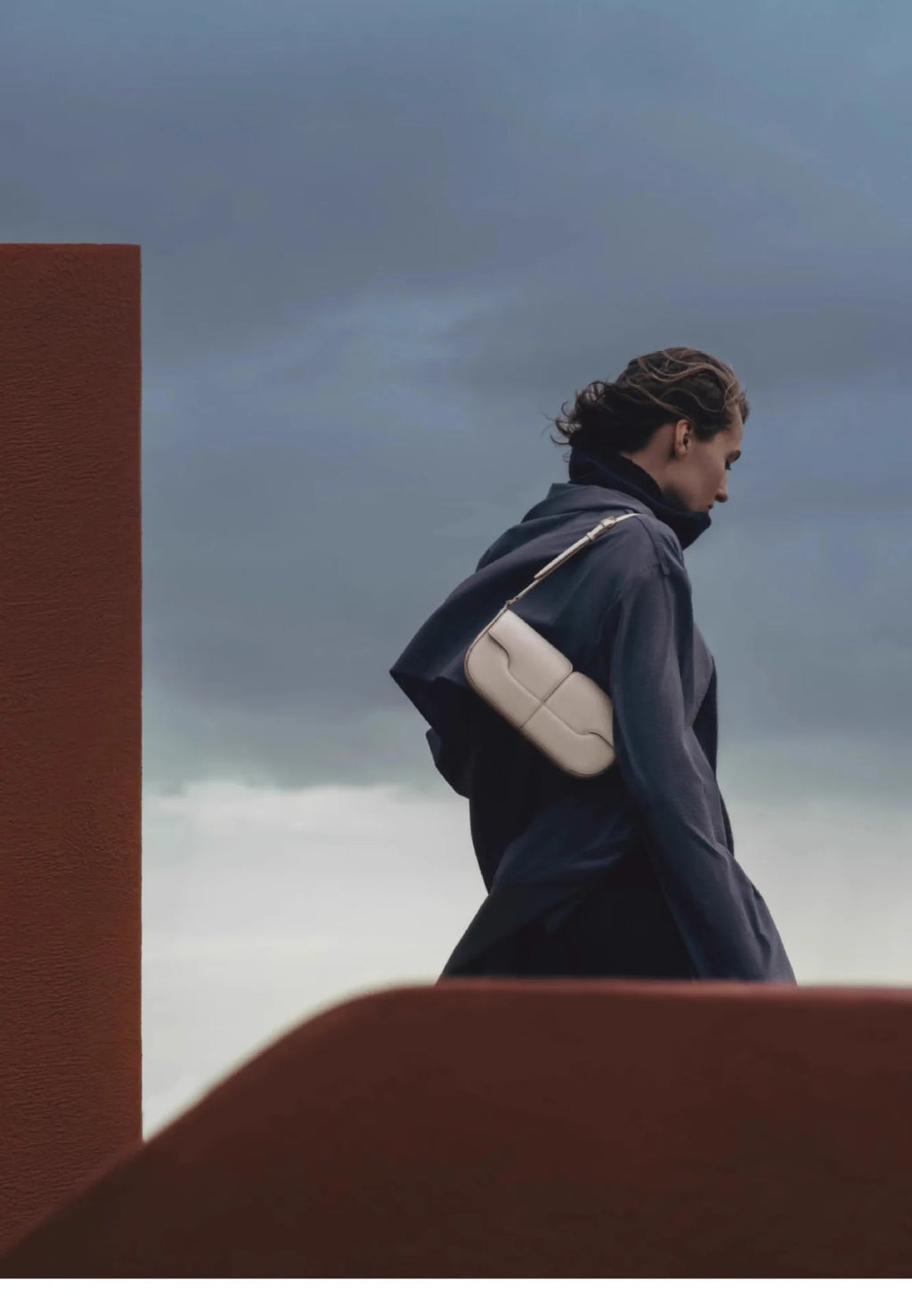 Sac Céleste – Élégance asymétrique en cuir de vache